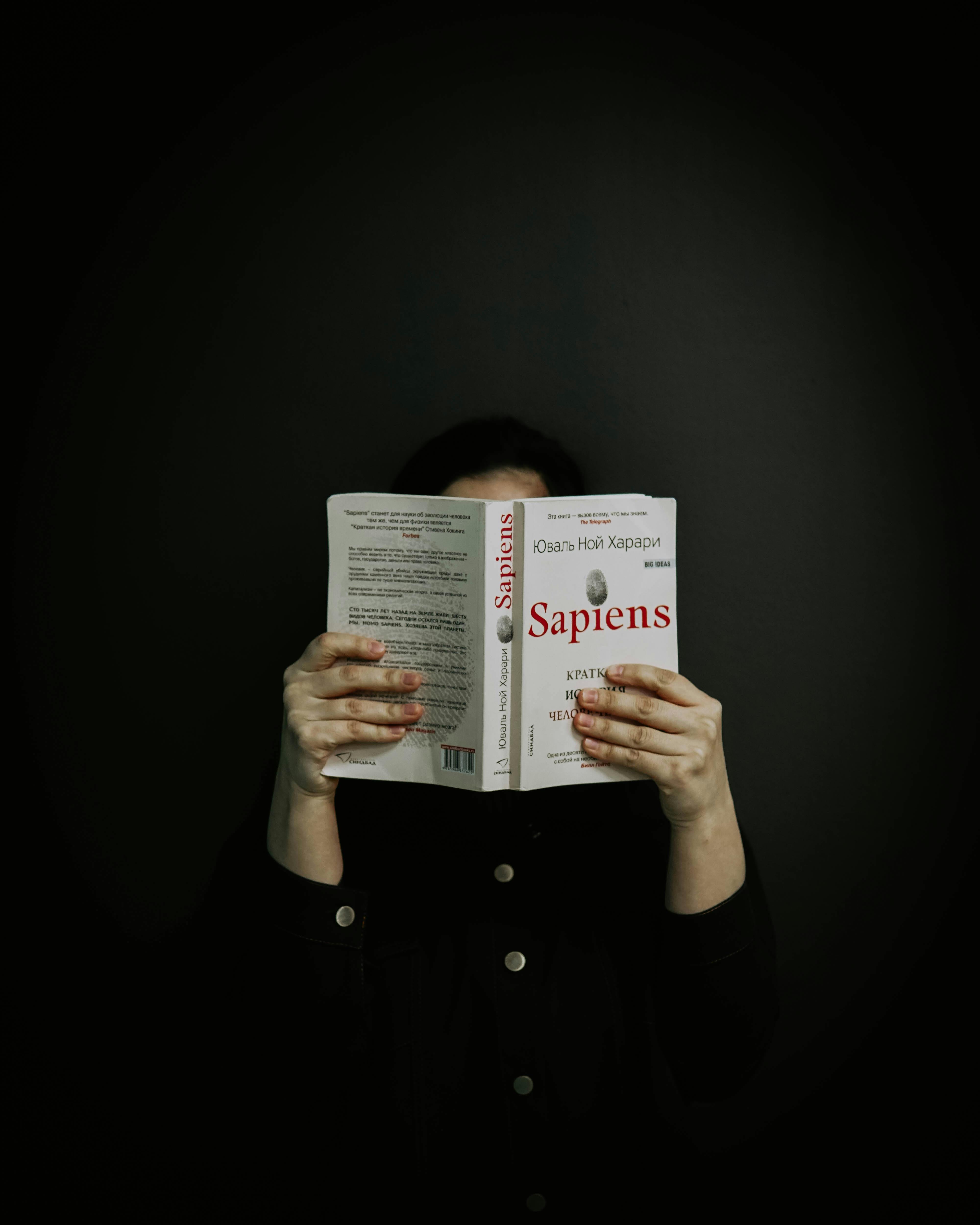 Sapiens Book Cover